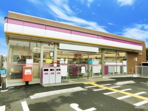 【コンビニ】ファミリーマート鶴舞店 344m 周辺環境