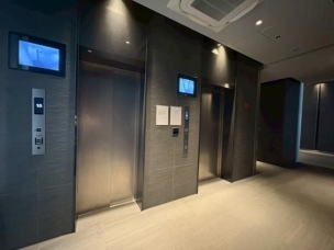 プライバシーやセキュリティ性高まる内廊下設計に!!
エレベーターは混雑解消のため2基設置!! その他共用部分