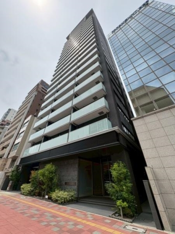 人々が行き交う都市の風景に、まなざしを集める気高き邸宅の構え!!
物件目前からは圧倒的存在感!! その他現地