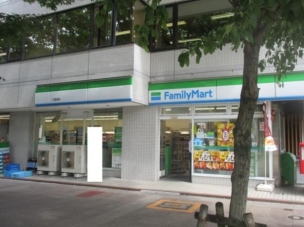 【コンビニ】ファミリーマート久屋通店 194m 周辺環境